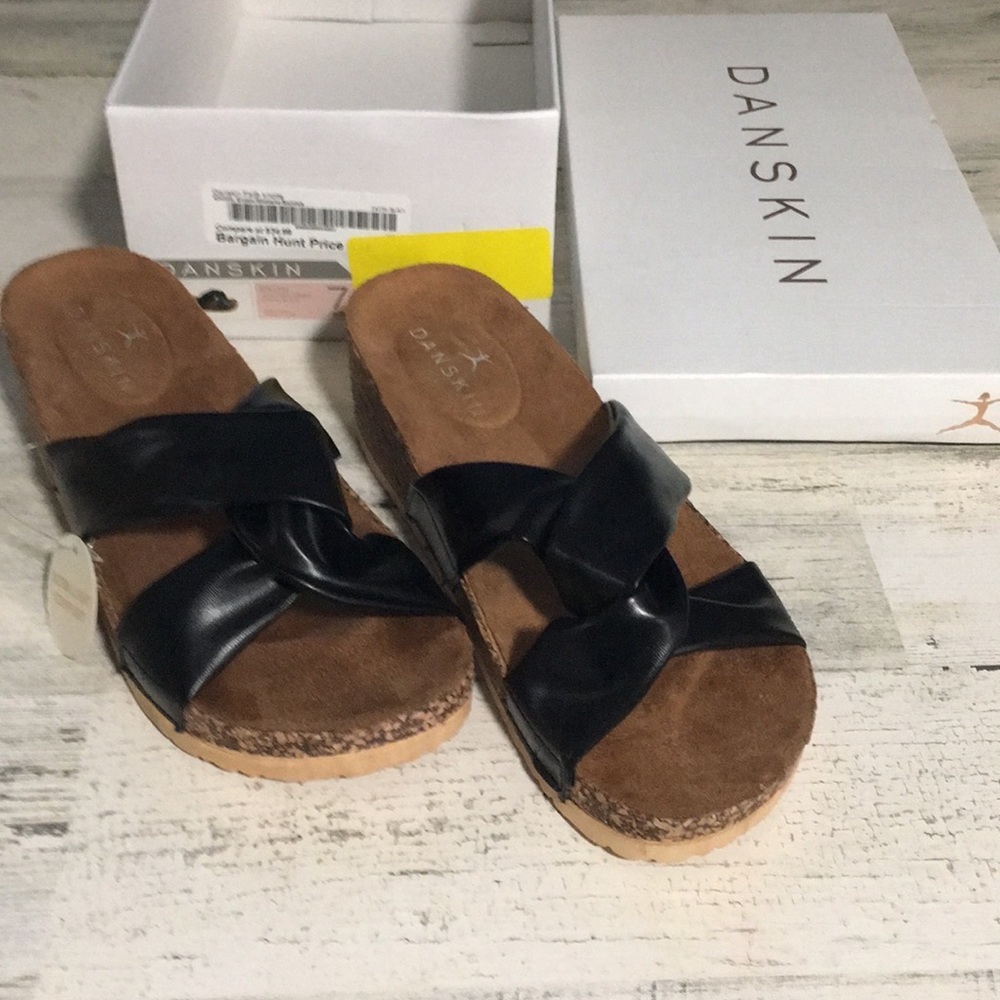 Danskin Faith woman’s black open toed sandals with cork look 2”wedge size 7
